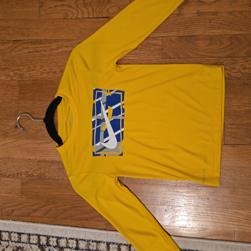NIKE BRAND SIGNATURE BOYS YELLOW LONG SLEEVE TEE-SHIRT SIZE XS 4